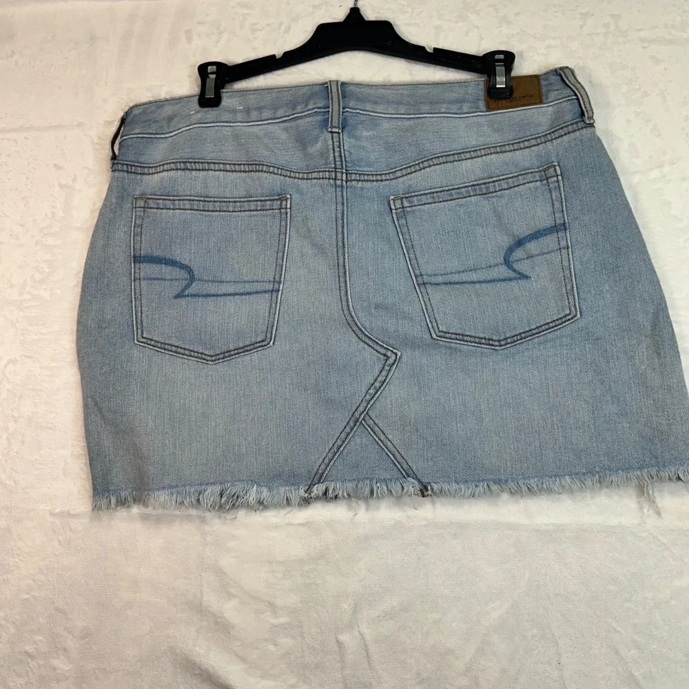 American Eagle Denim Mini Skirt 12 Light Wash Blue Distressed‎ Womens